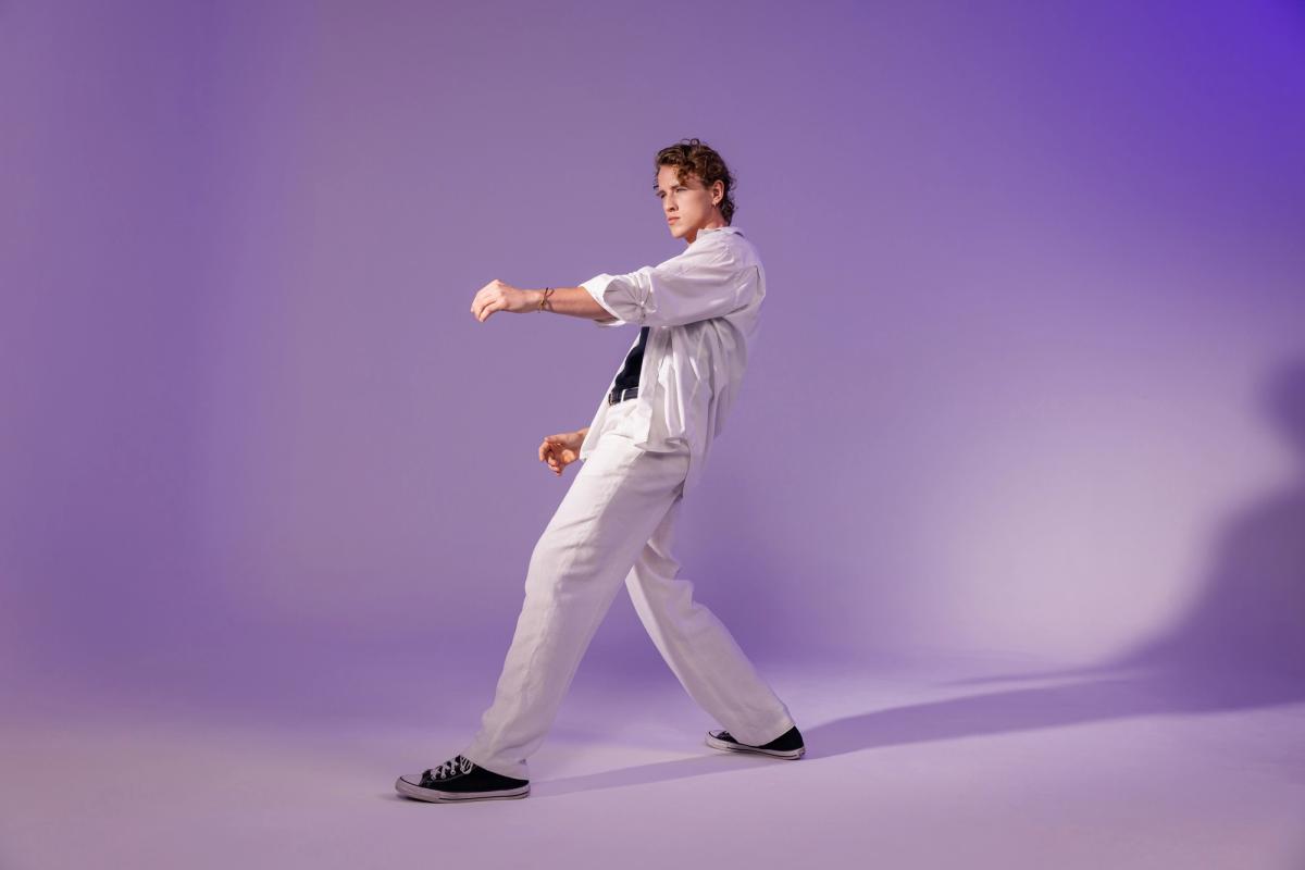 Photoshoot cyclorama mannequin homme au Your Studio Labry Marseille