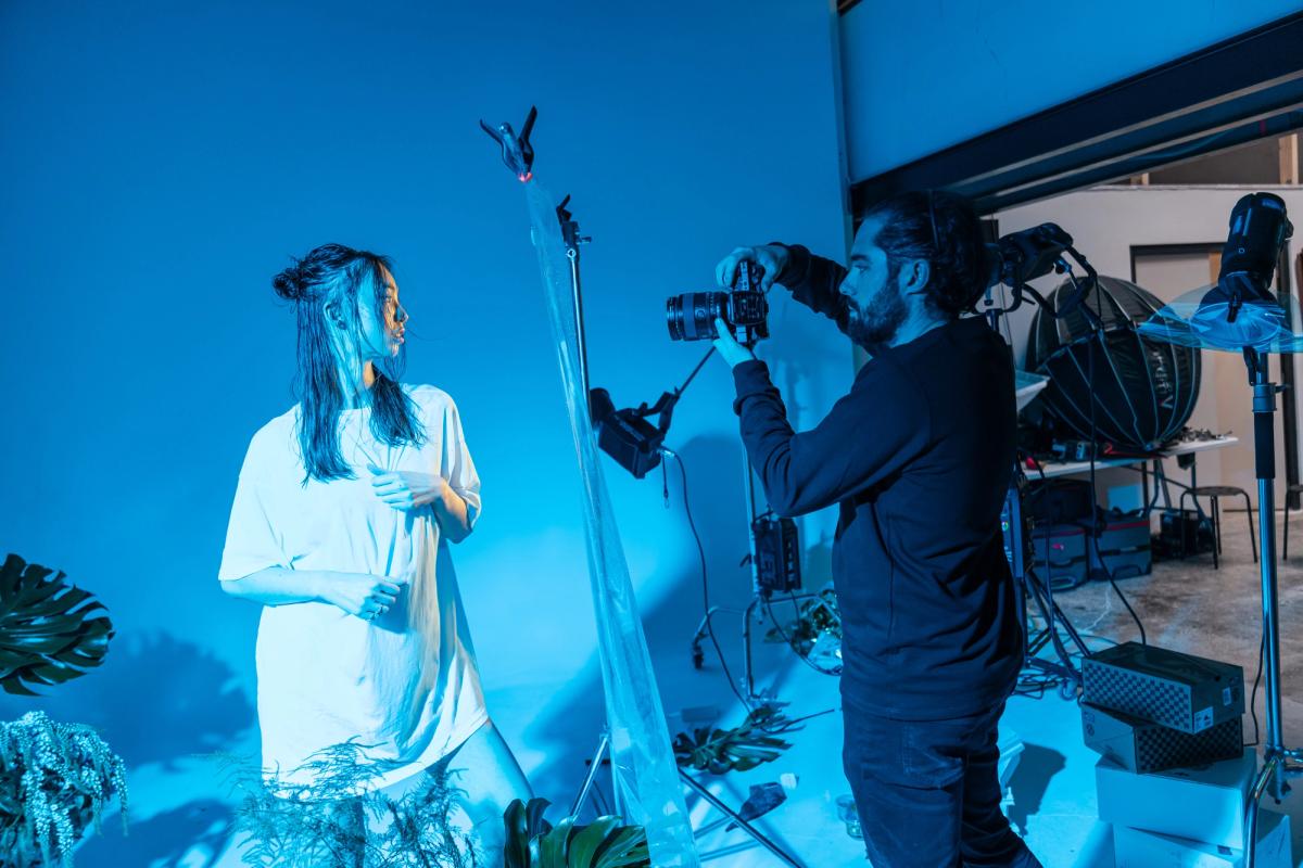 Backstage shooting au Your Studio Labry lumière bleue