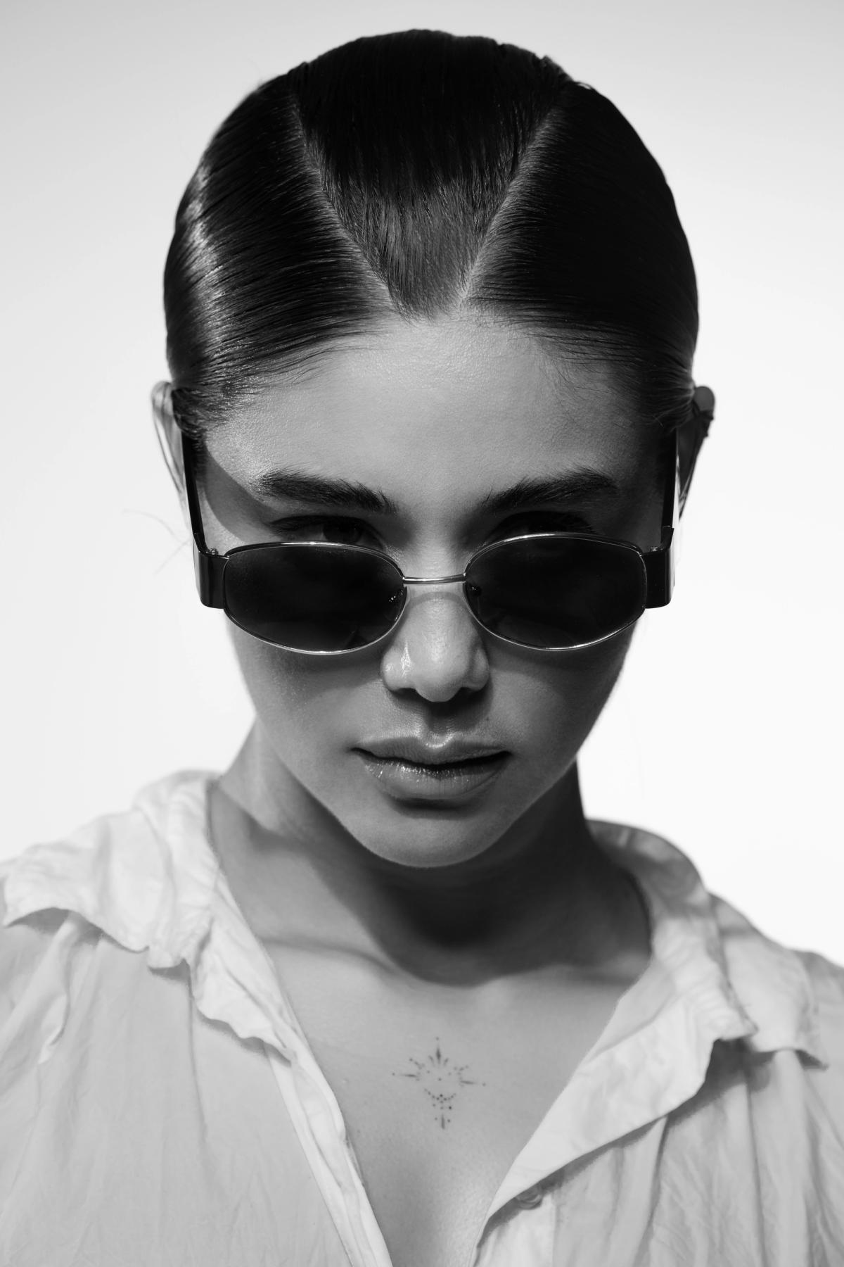 Photoshoot noir et blanc dans un studio à Marseille