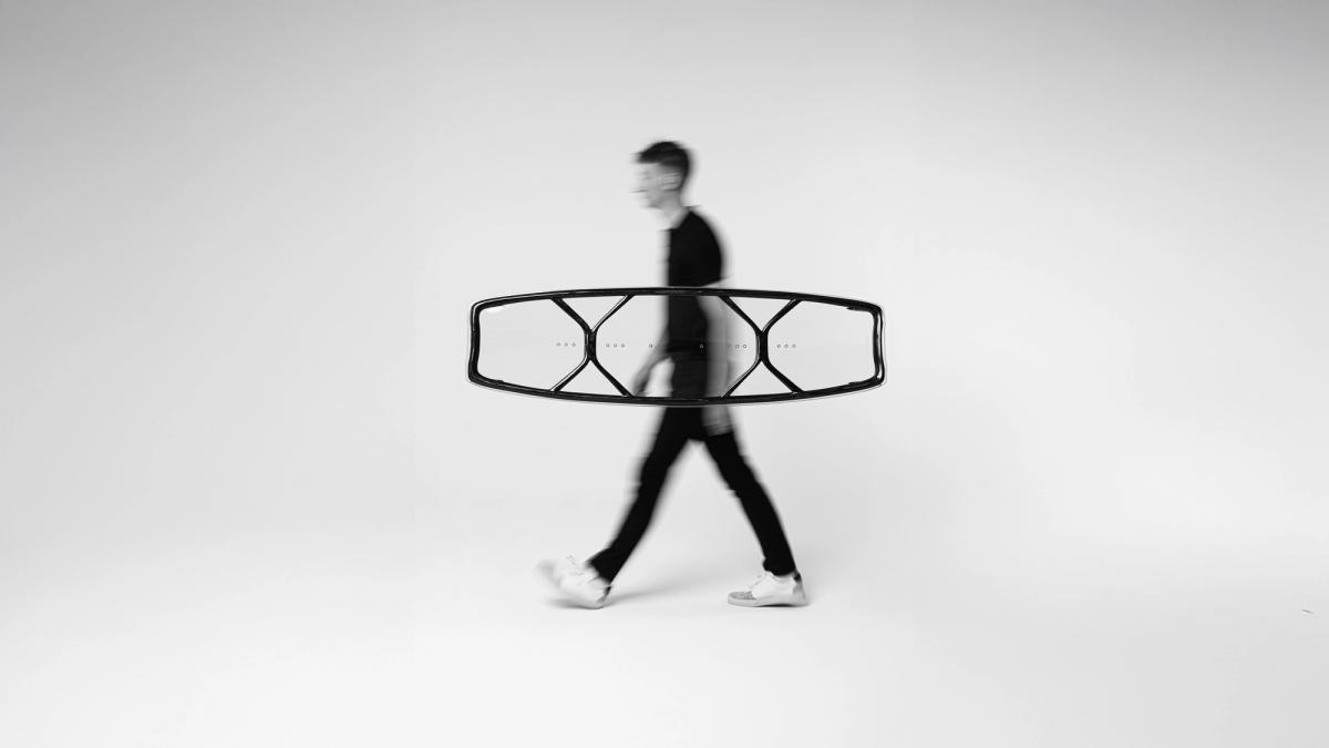 Shooting artistique de produit sur fond cyclorama blanc à Marseille