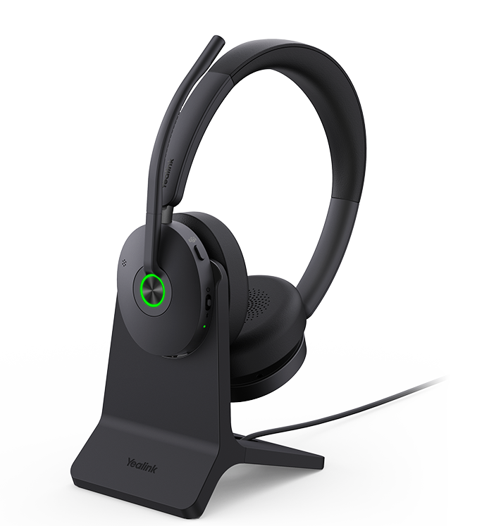 Yealink BH74 posé sur son support de charge