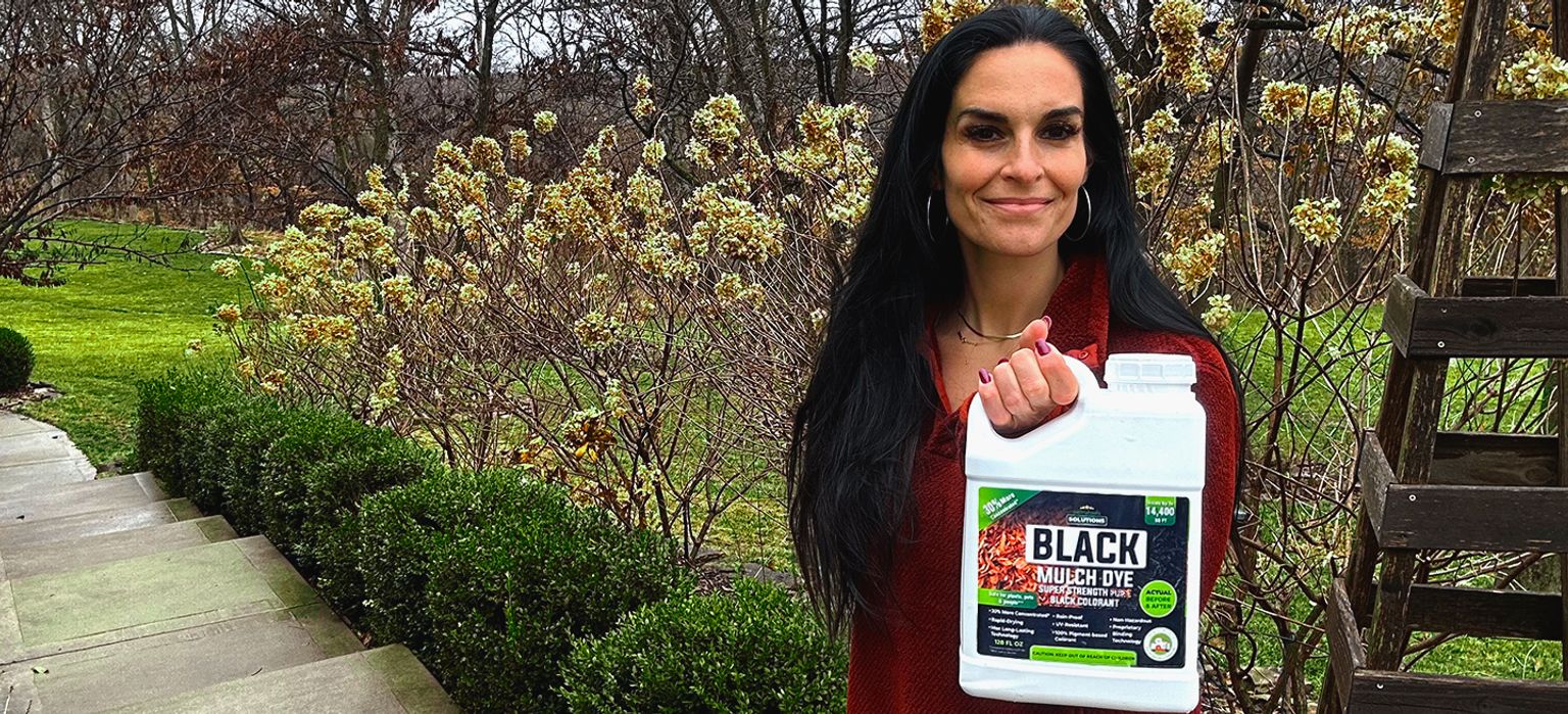 Mulch Dye Liquid Lawn Solution 32oz and 1Gal PetraTools