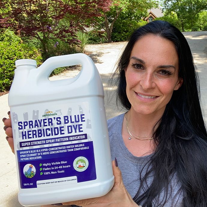 How does PetraMax Sprayer's Blue work?