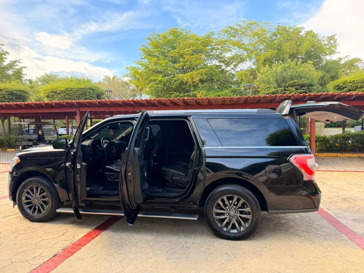 J Transfer private vehicle providing airport transfer service from Punta Cana to La Romana cruise port terminal