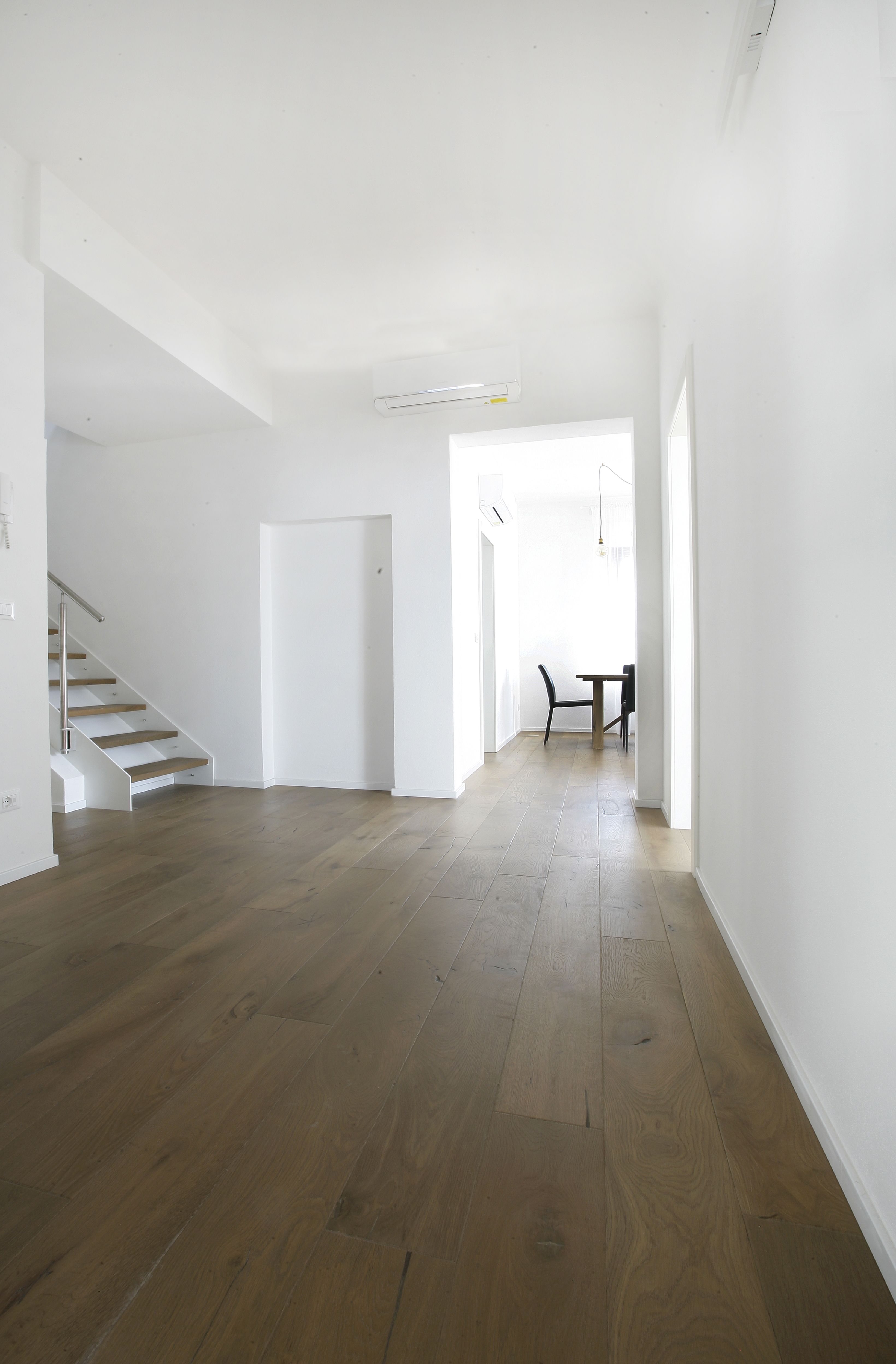 Corridoio con parquet in Quercia Tempi antichi Terra di Cabbia