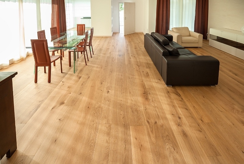 Salotto con Parquet in Rovere Naturale di Cabbia