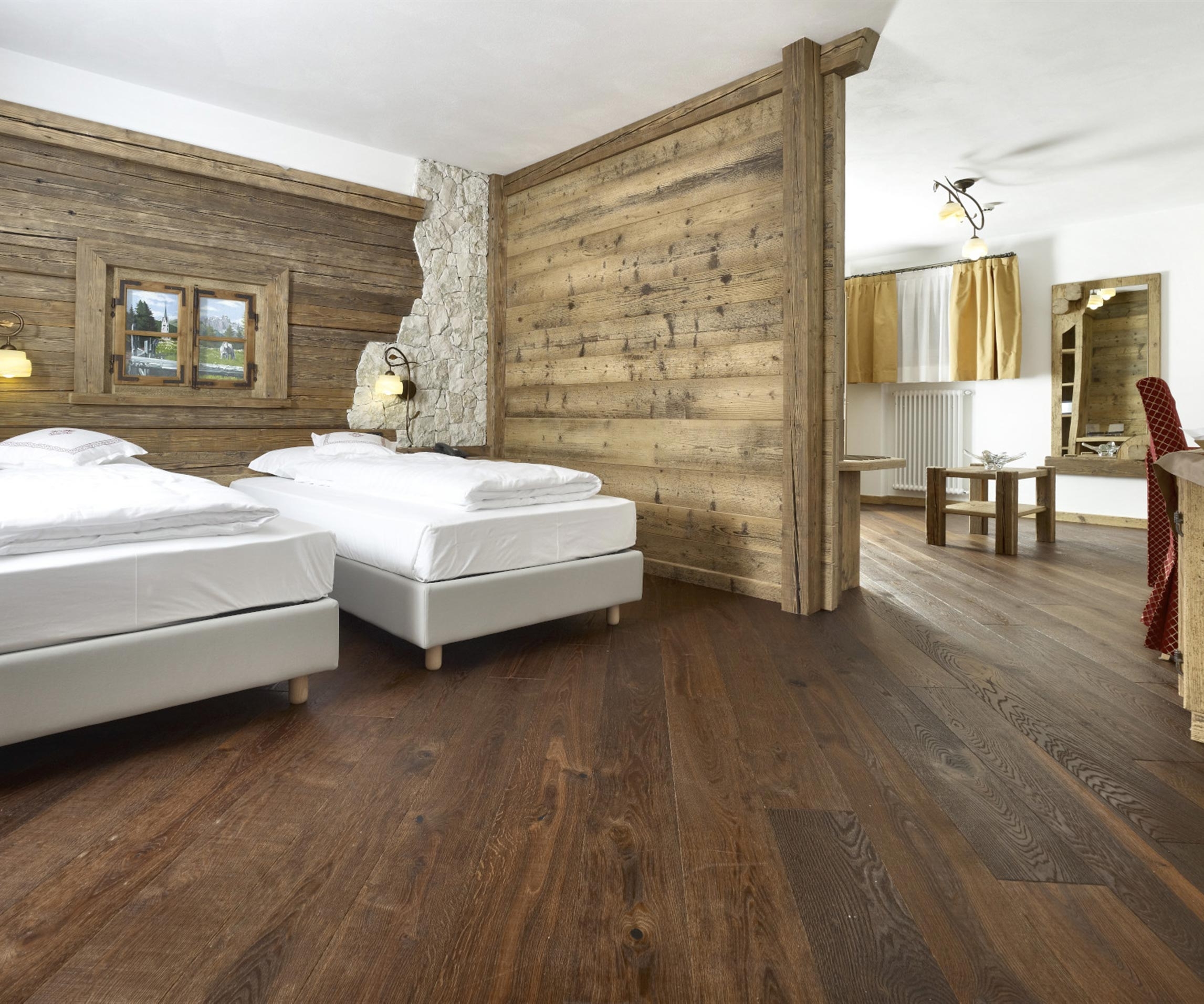 Camera da letto con parquet linea Luxury Quercia Tempi Antichi Brown di Cabbia