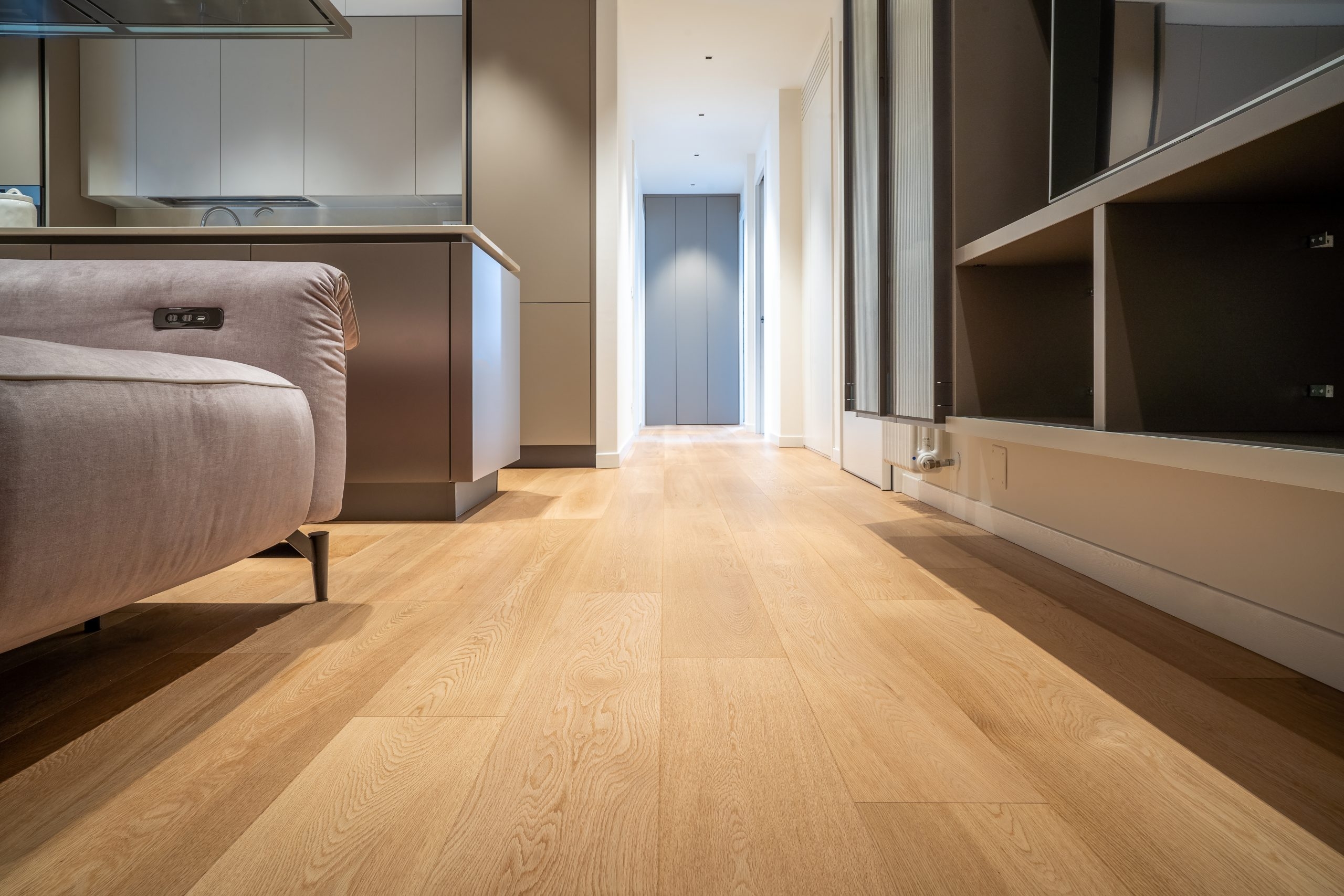 Soggiorno con Parquet in Rovere Natural Classic di Cabbia