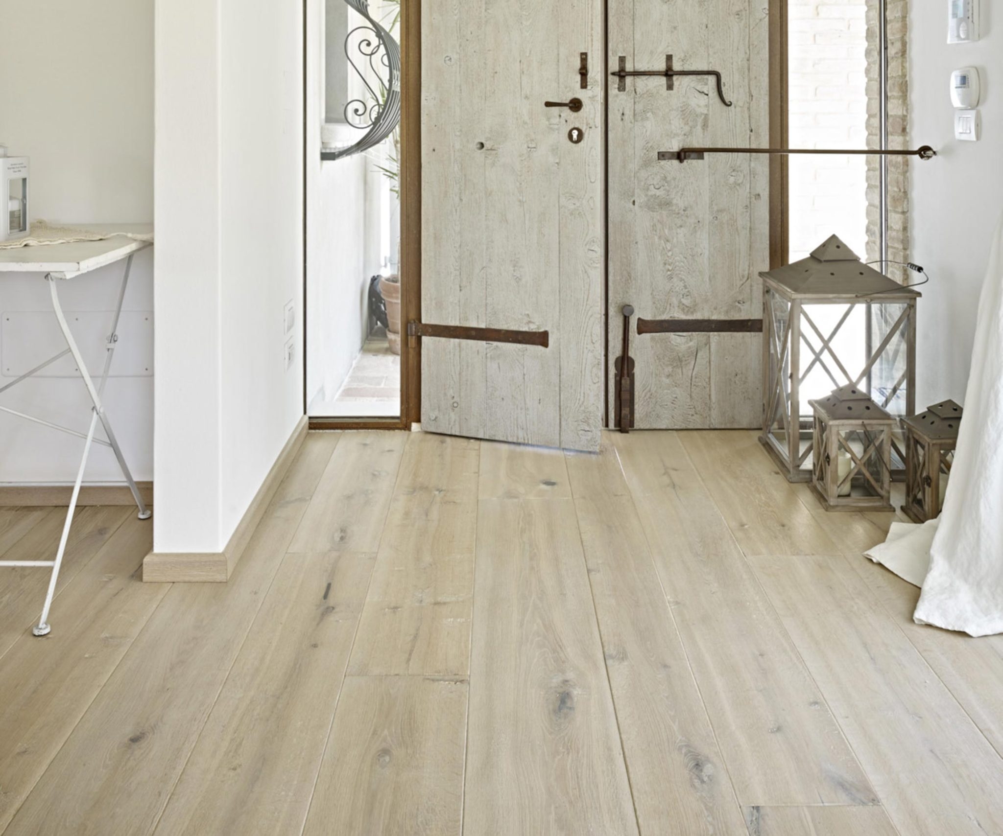 Stanza con Parquet in Rovere Crudo Piallato di Cabbia