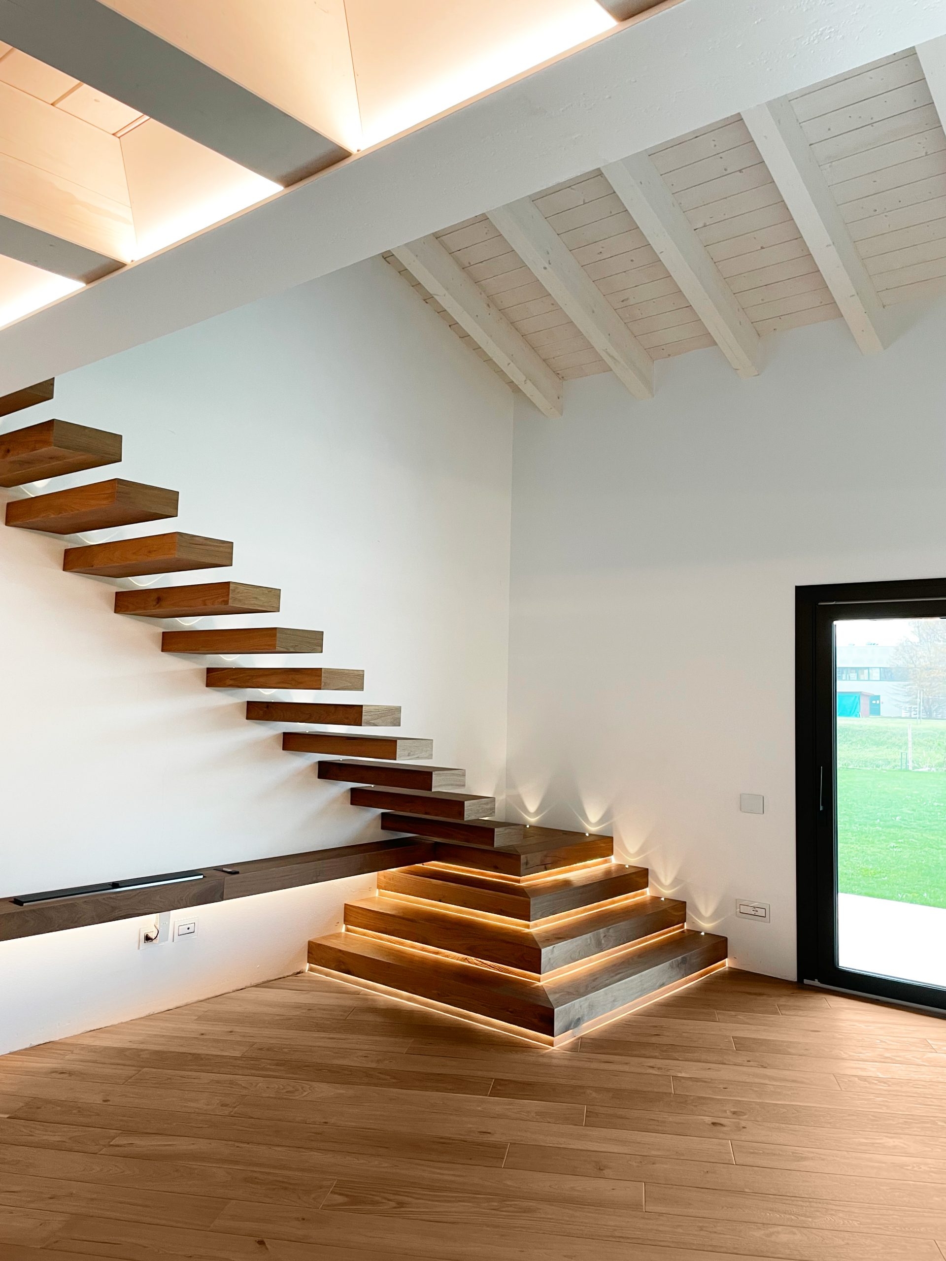 Scale di Noce Americano Live di Cabbia