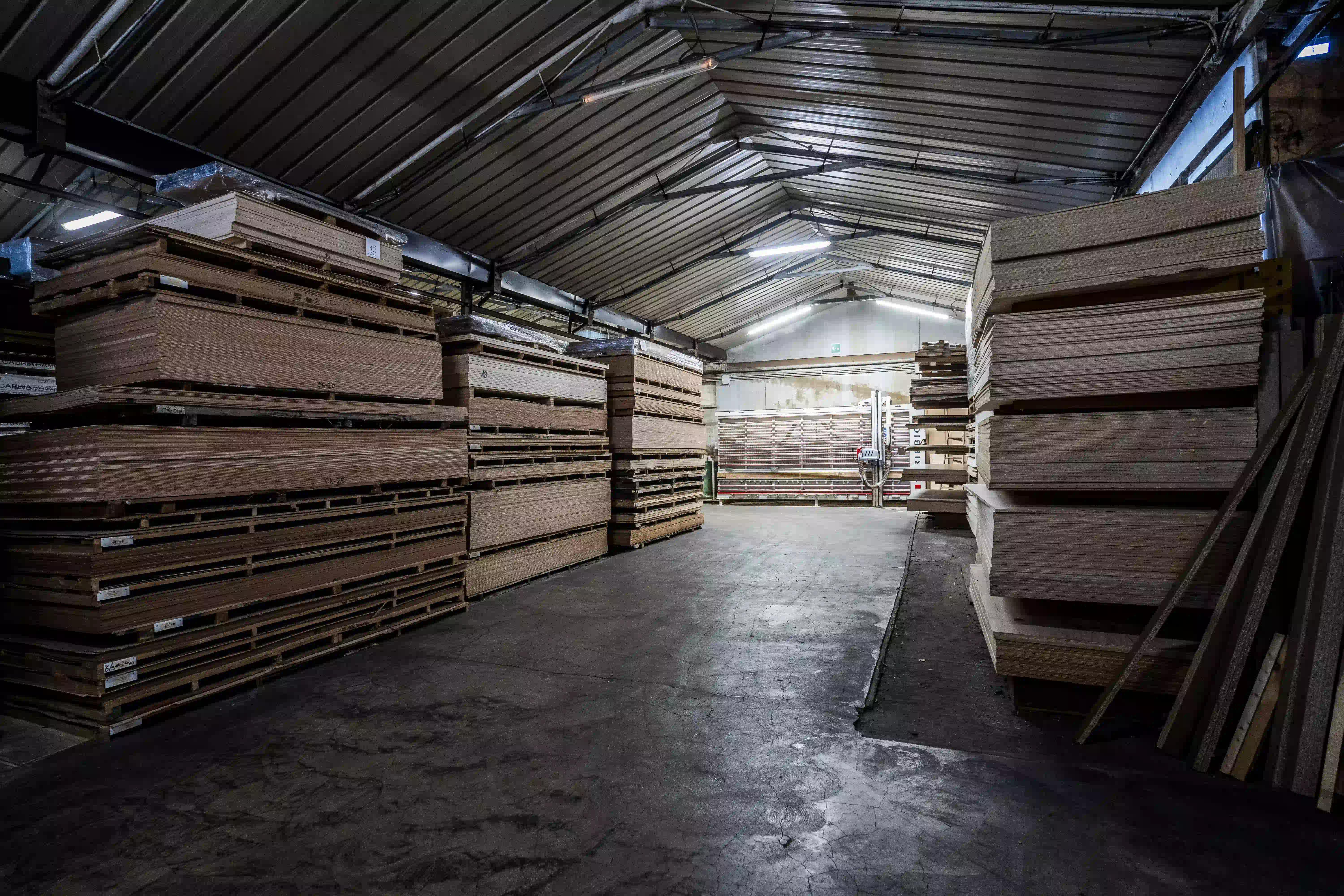 Magazzino di Cabbia con tanti assi di legno