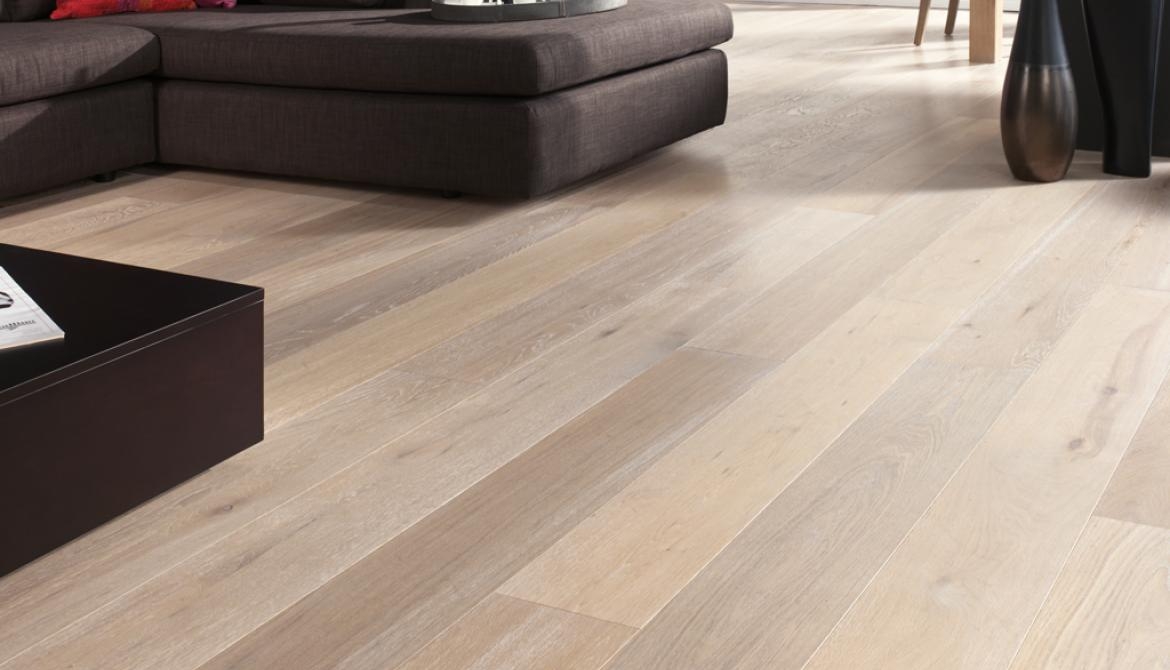 Stanza con Parquet in Rovere Naturalizzato di Cabbia