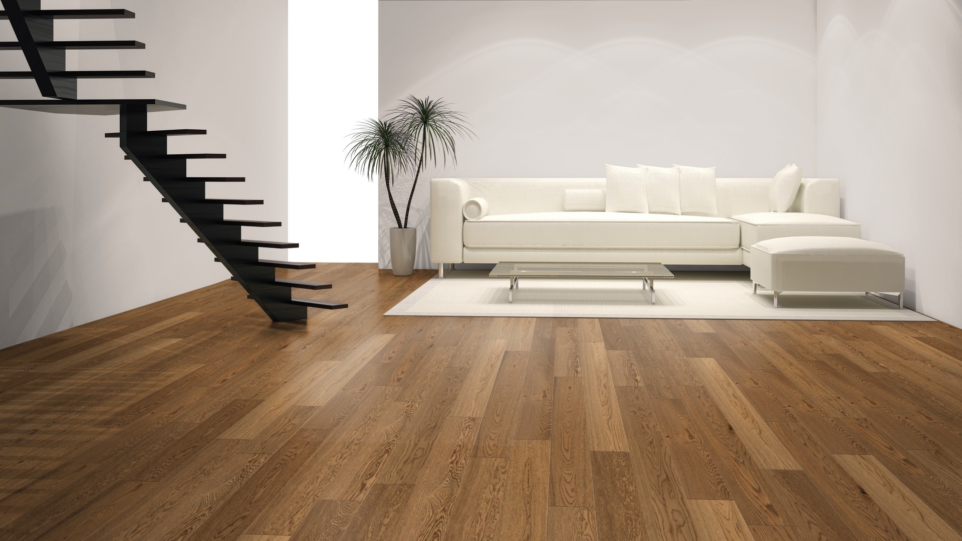 Un Divano, una pianta e una scala su un parquet Vogue Gold in Rovere di Cabbia