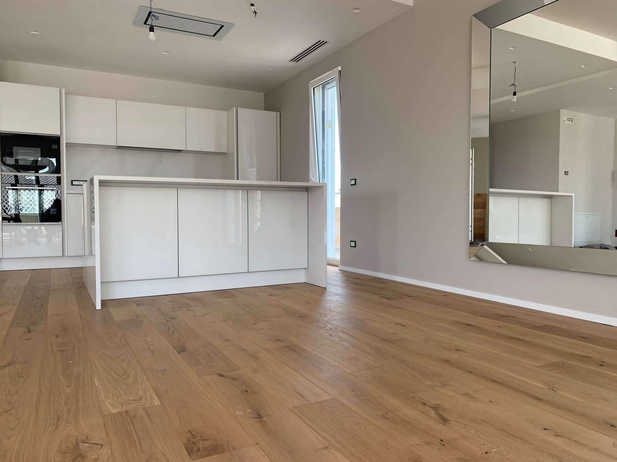 Salotto con parquet Piallato Rustik linea Luxury di Cabbia