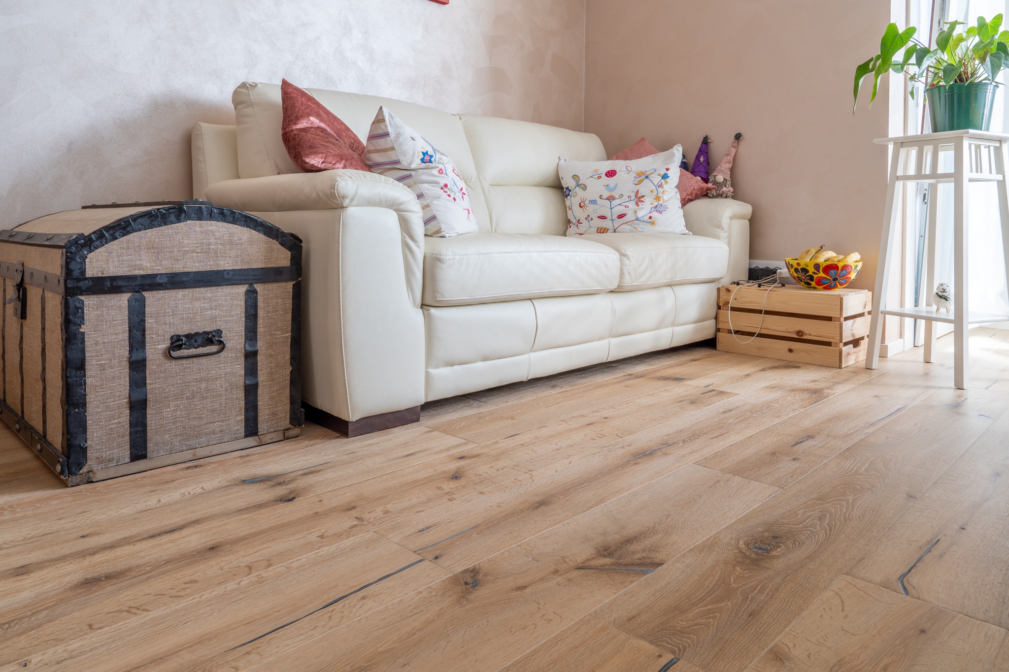 Salotto con parquet in Quercia Alsazia linea Luxury di Cabbia