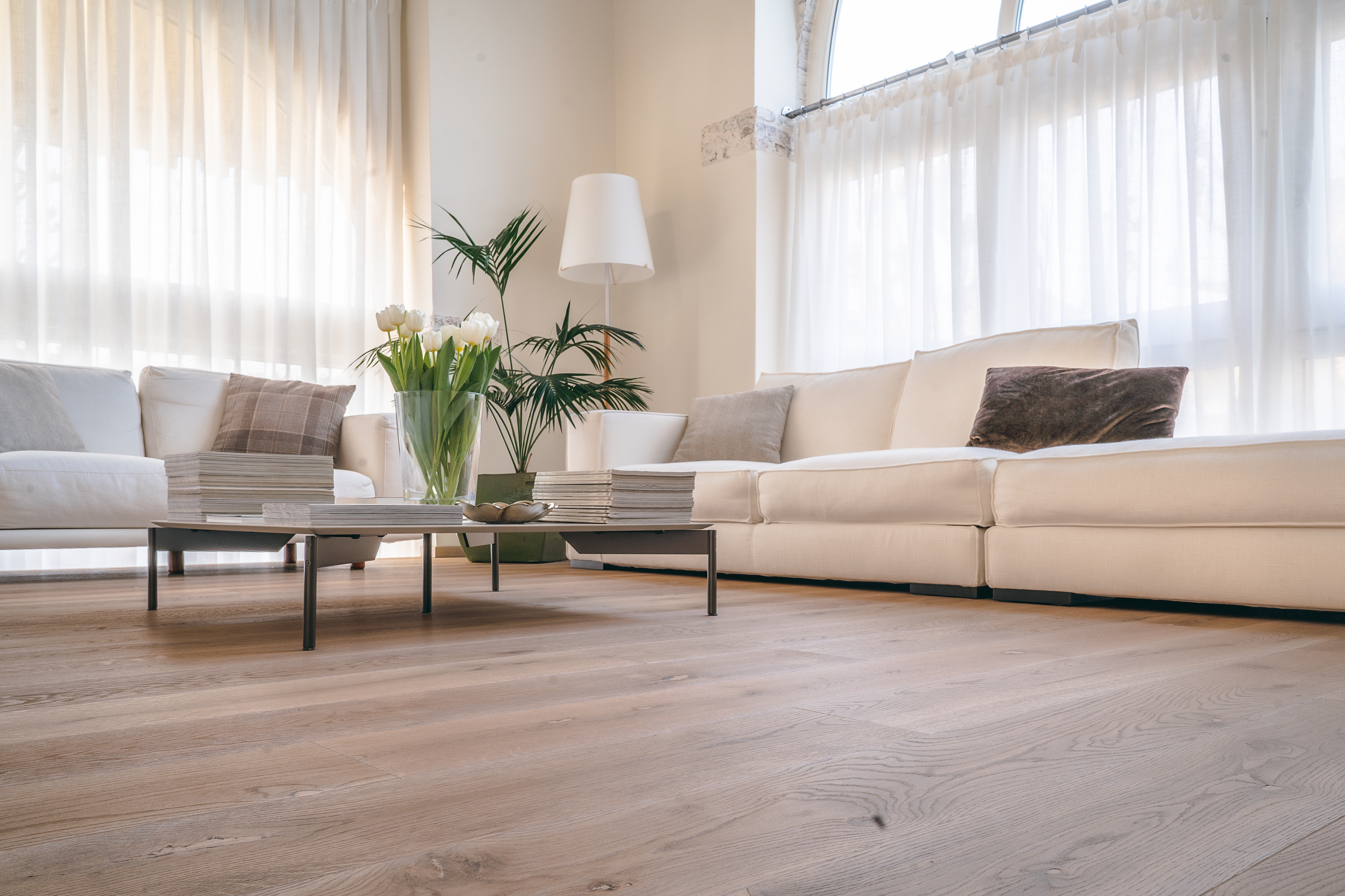 Salotto con parquet Moravia di Cabbia