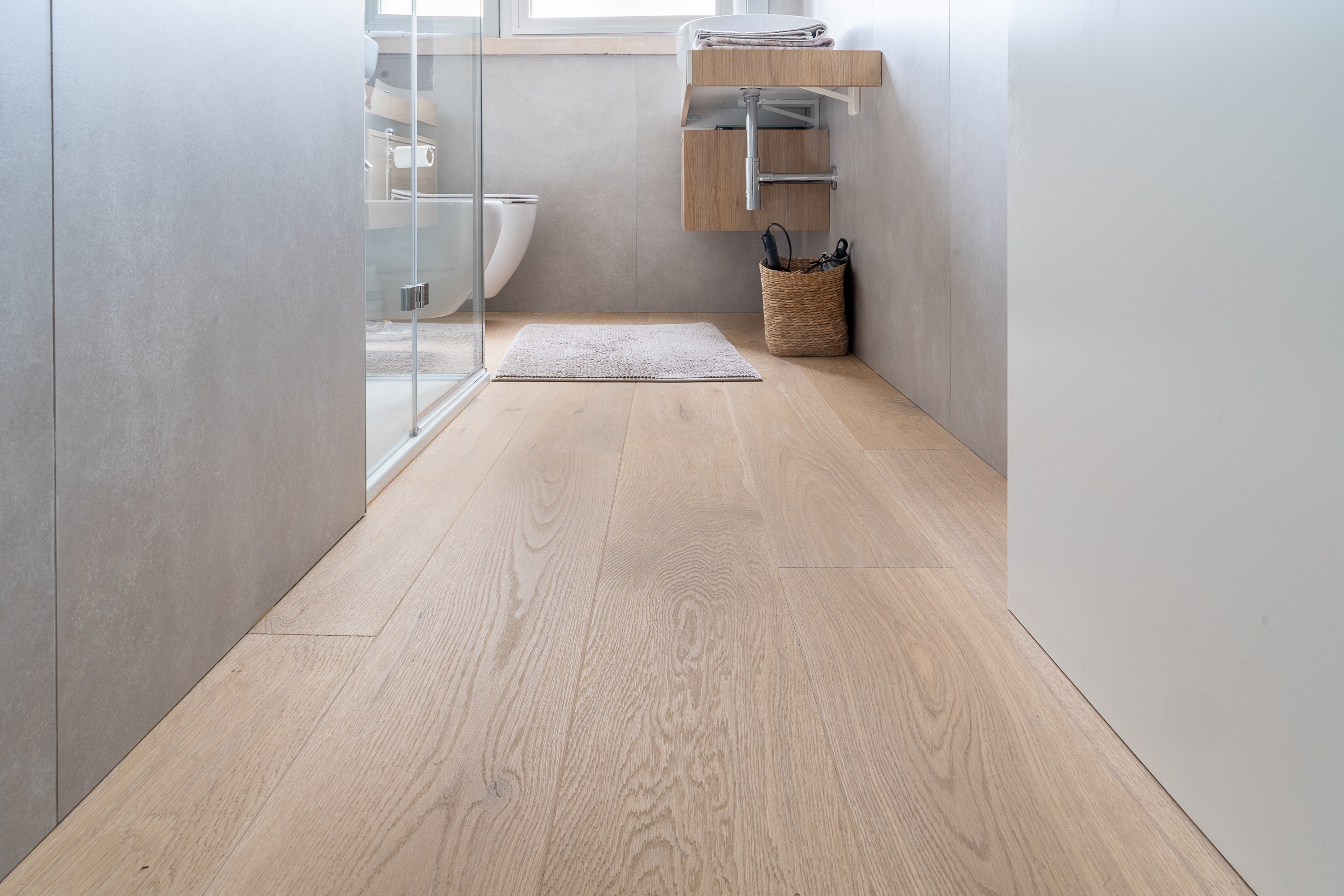 Bagno con parquet Moravia di Cabbia