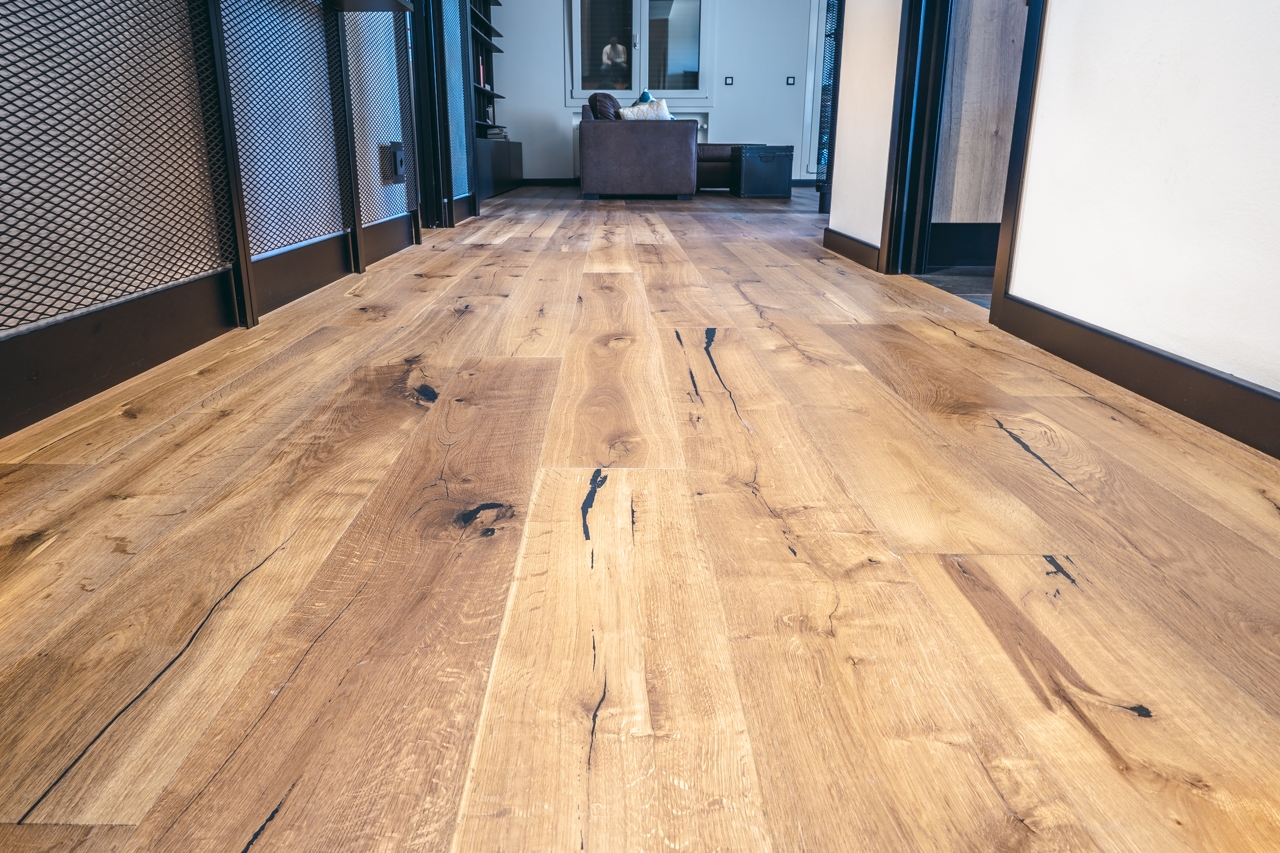 Stanza con parquet di Quercia Tempi Antichi Naturale di Cabbia