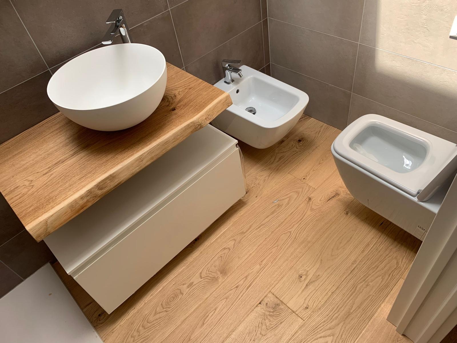 Bagno con parquet Piallato Rustik linea Luxury di Cabbia