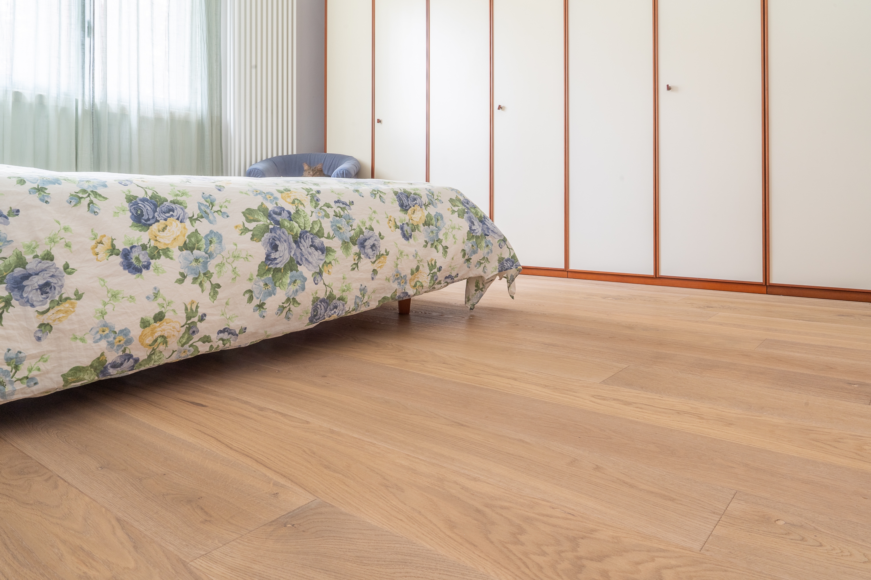 Camera da letto con parquet Moravia di Cabbia