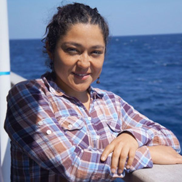 Iza Canales-Garcia headshot photo