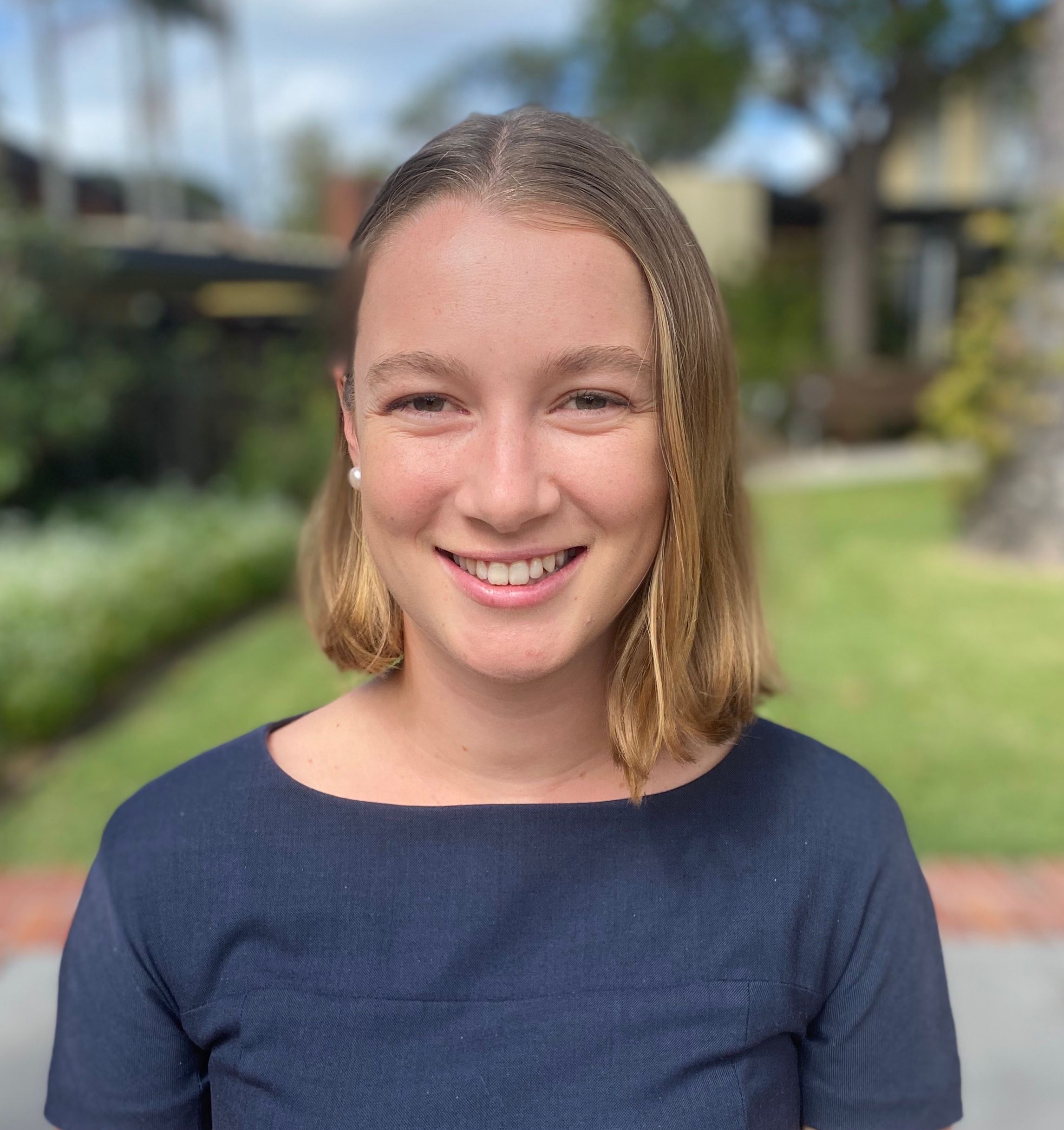 Ella Sinclair headshot photo