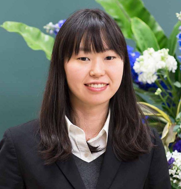 Tomoko Takahashi headshot photo