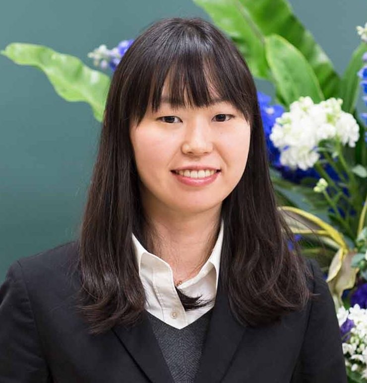 Tomoko Takahashi headshot photo