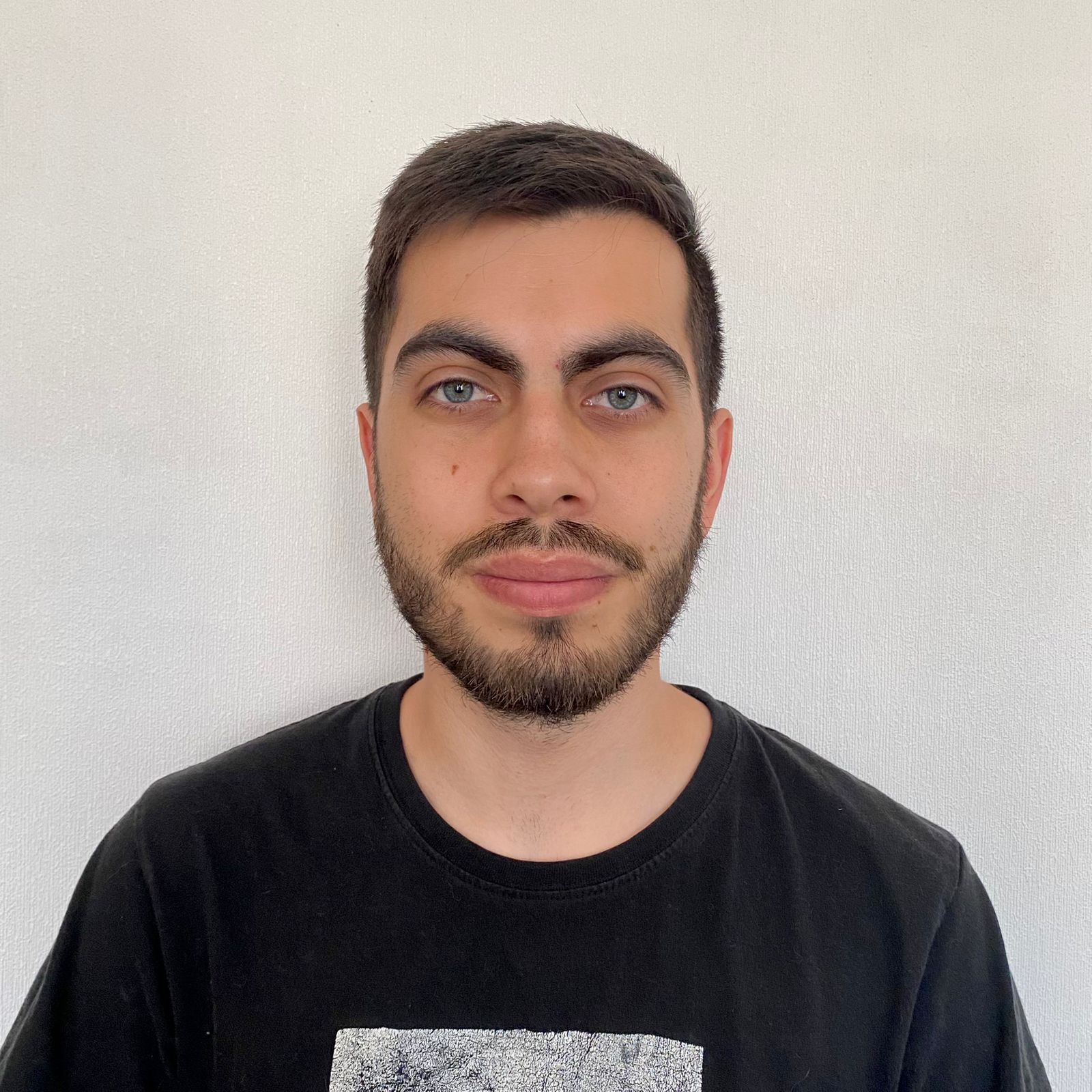 Diego Droguett headshot photo