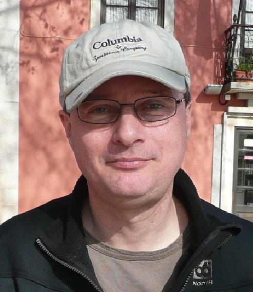 Jes Vollertsen headshot photo