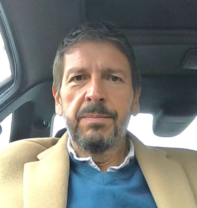 Gustavo Villa headshot photo