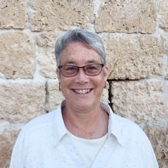Lori L. Summa headshot photo