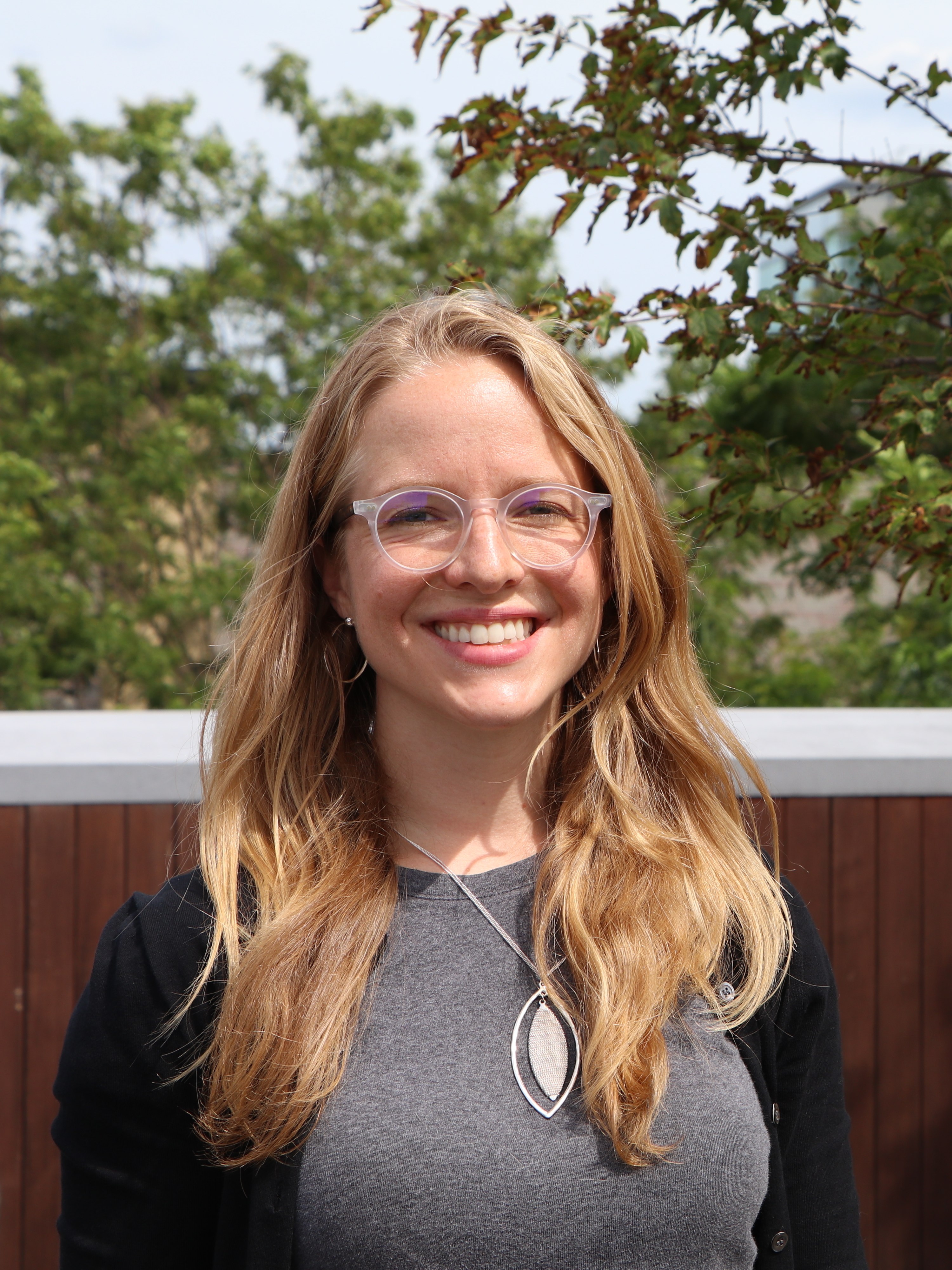 Kaitlyn Becker headshot photo