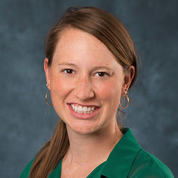 Rachel Edwards headshot photo
