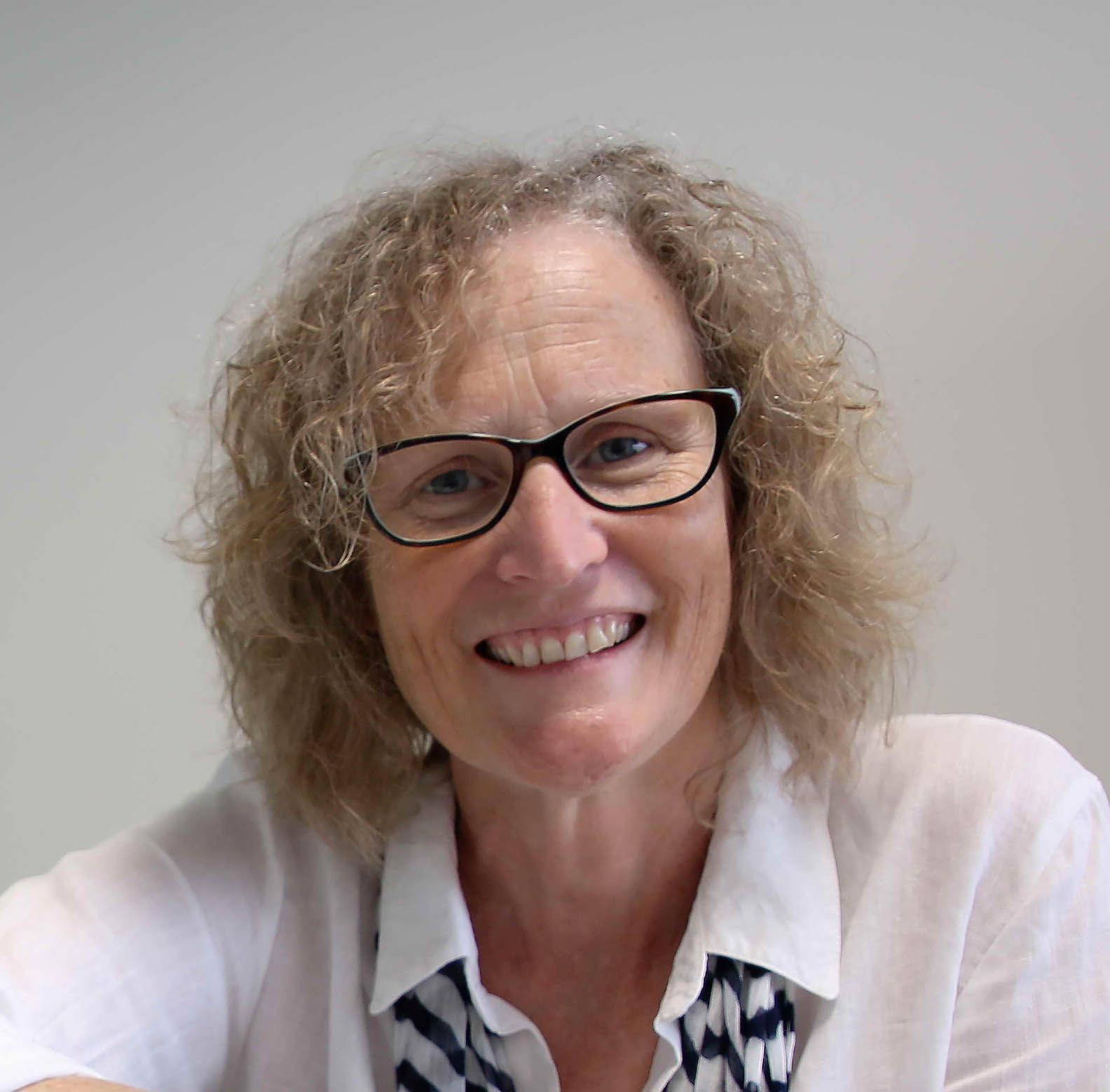 Karen Miller headshot photo