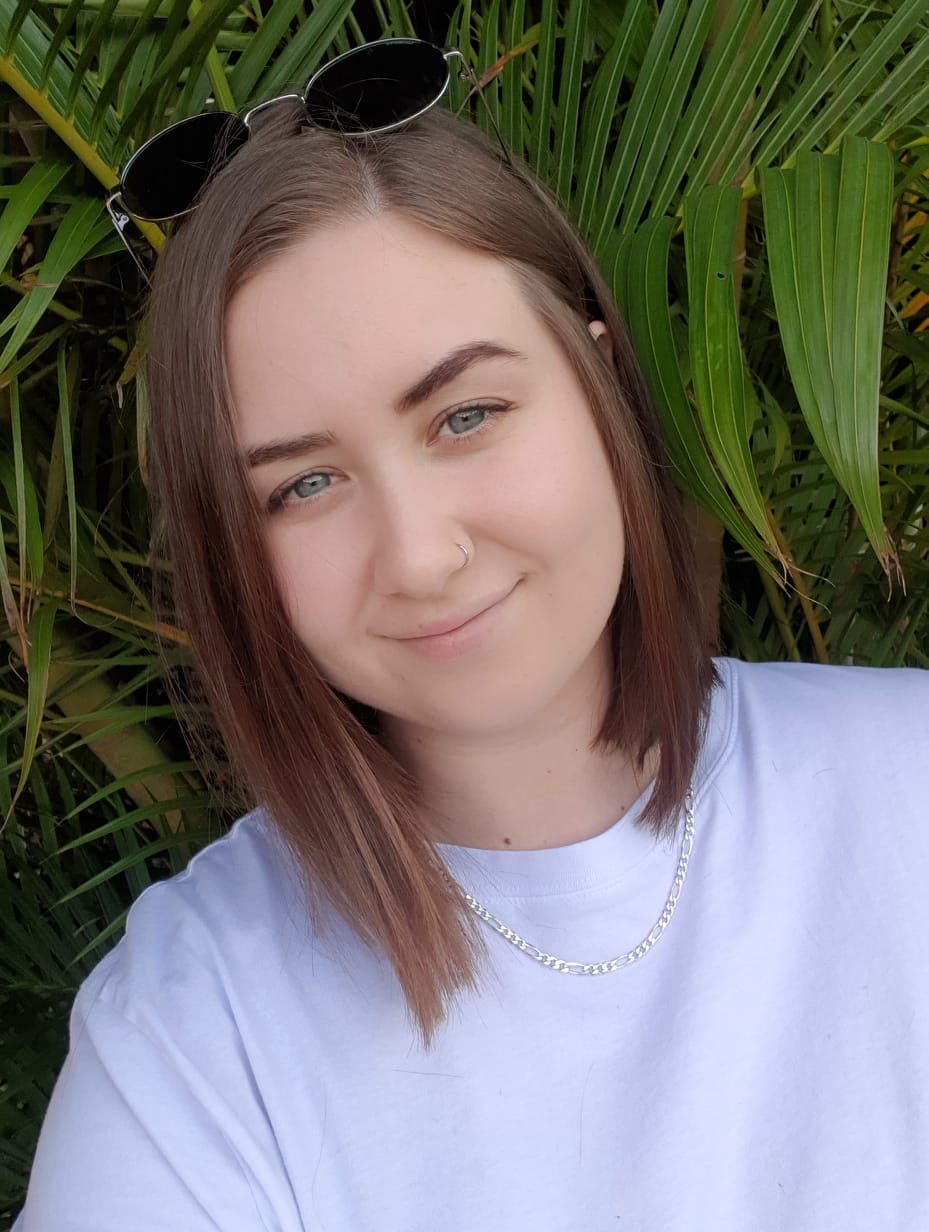 Chloe Anderson headshot photo