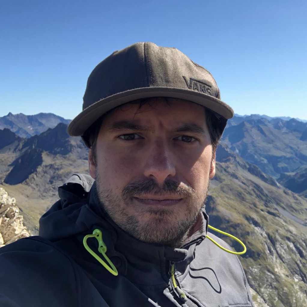 Antonio Molina headshot photo