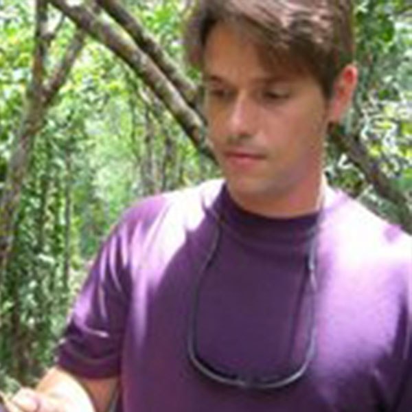 Enrique Salgado headshot photo