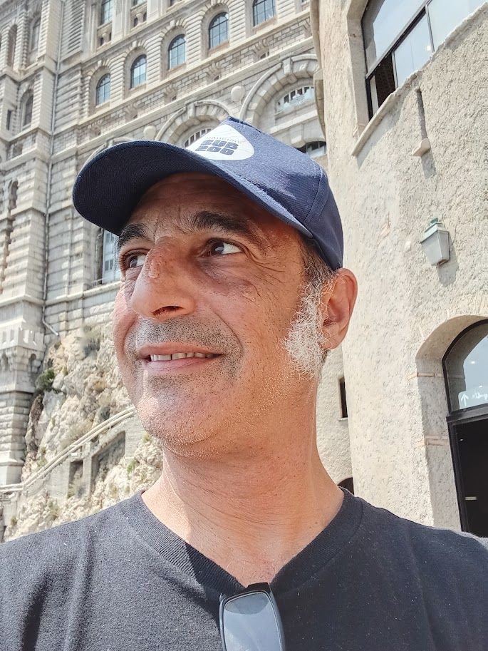 Alvar Carranza headshot photo