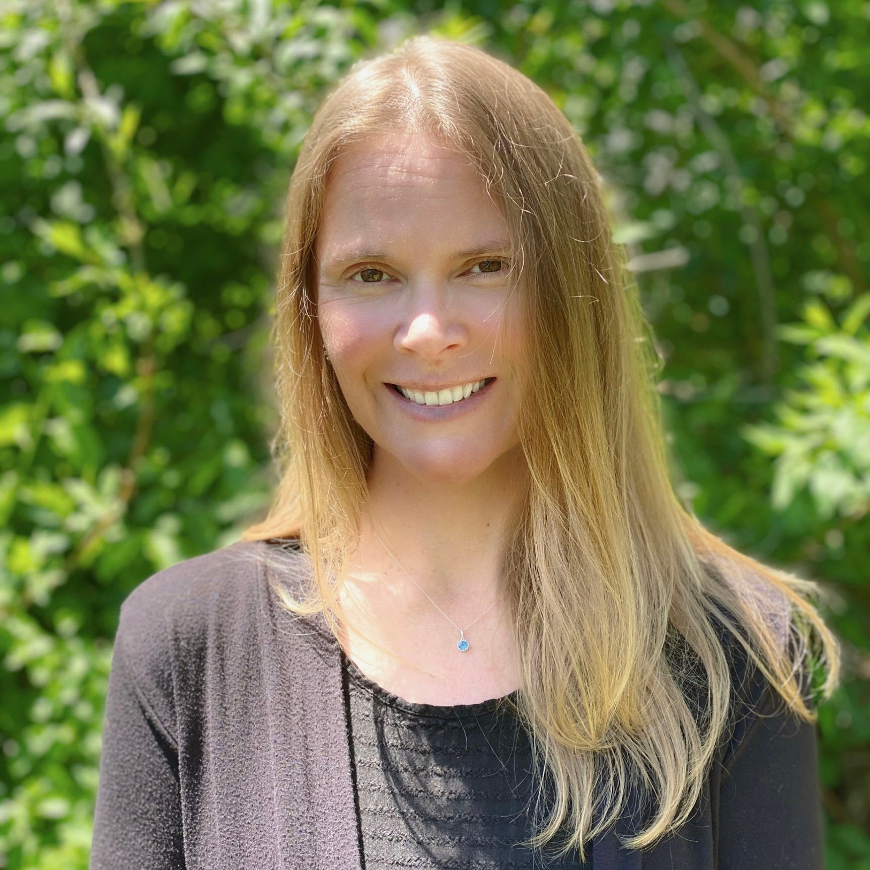 Julie Huber headshot photo