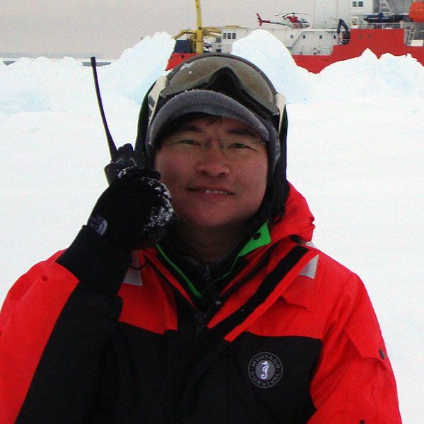 Chang-Su Hong headshot photo