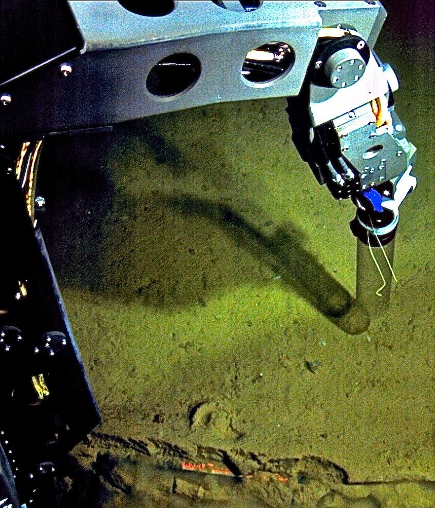 Nereus collecting a sediment core from the Challenger Deep during a 2009 expedition