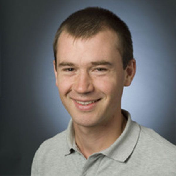 Daniel Gomez-Ibanez headshot photo