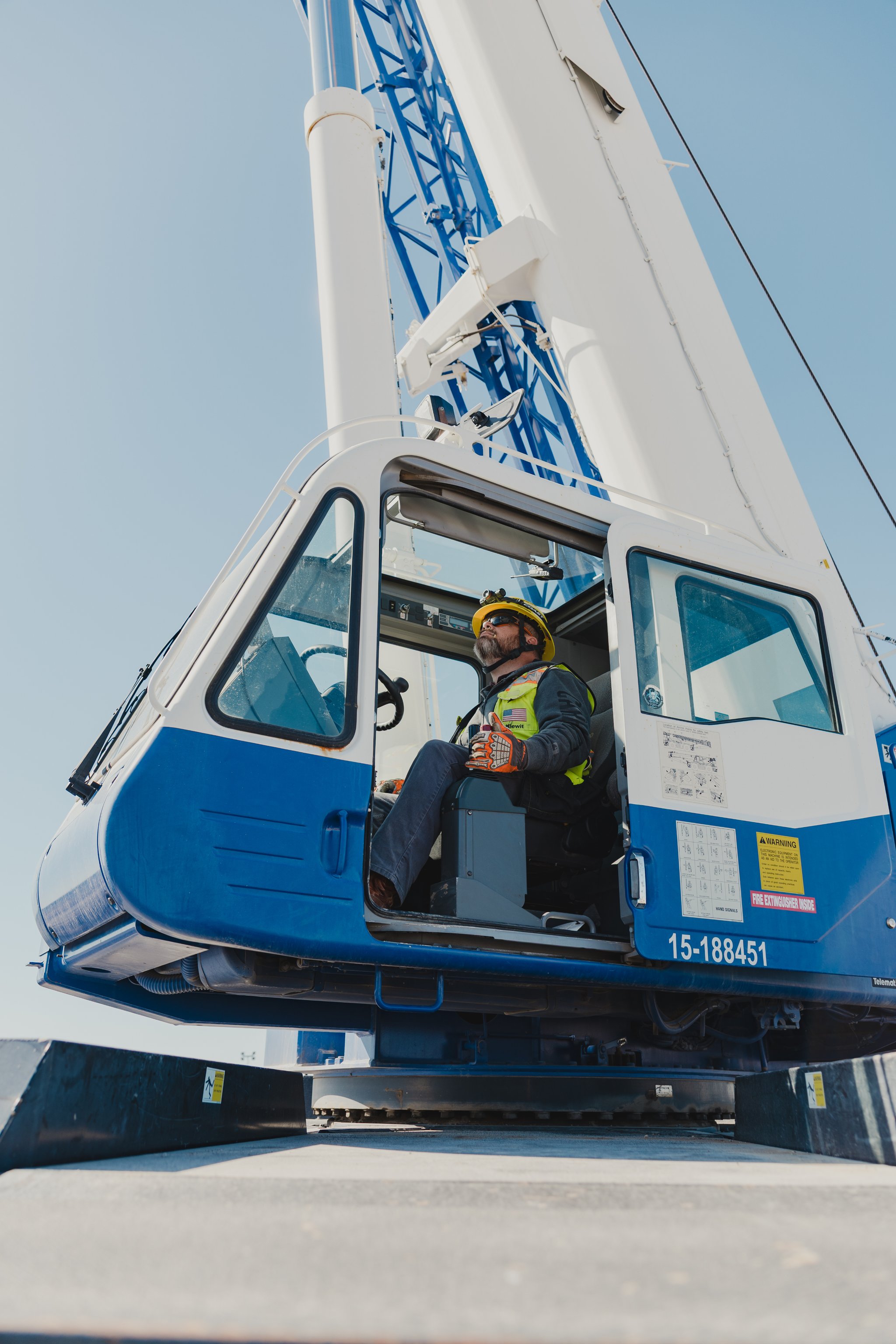 Crawler crane lifting at the Aurora construction site