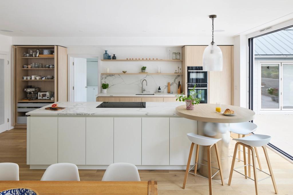Handleless kitchen with wooden pocket doors