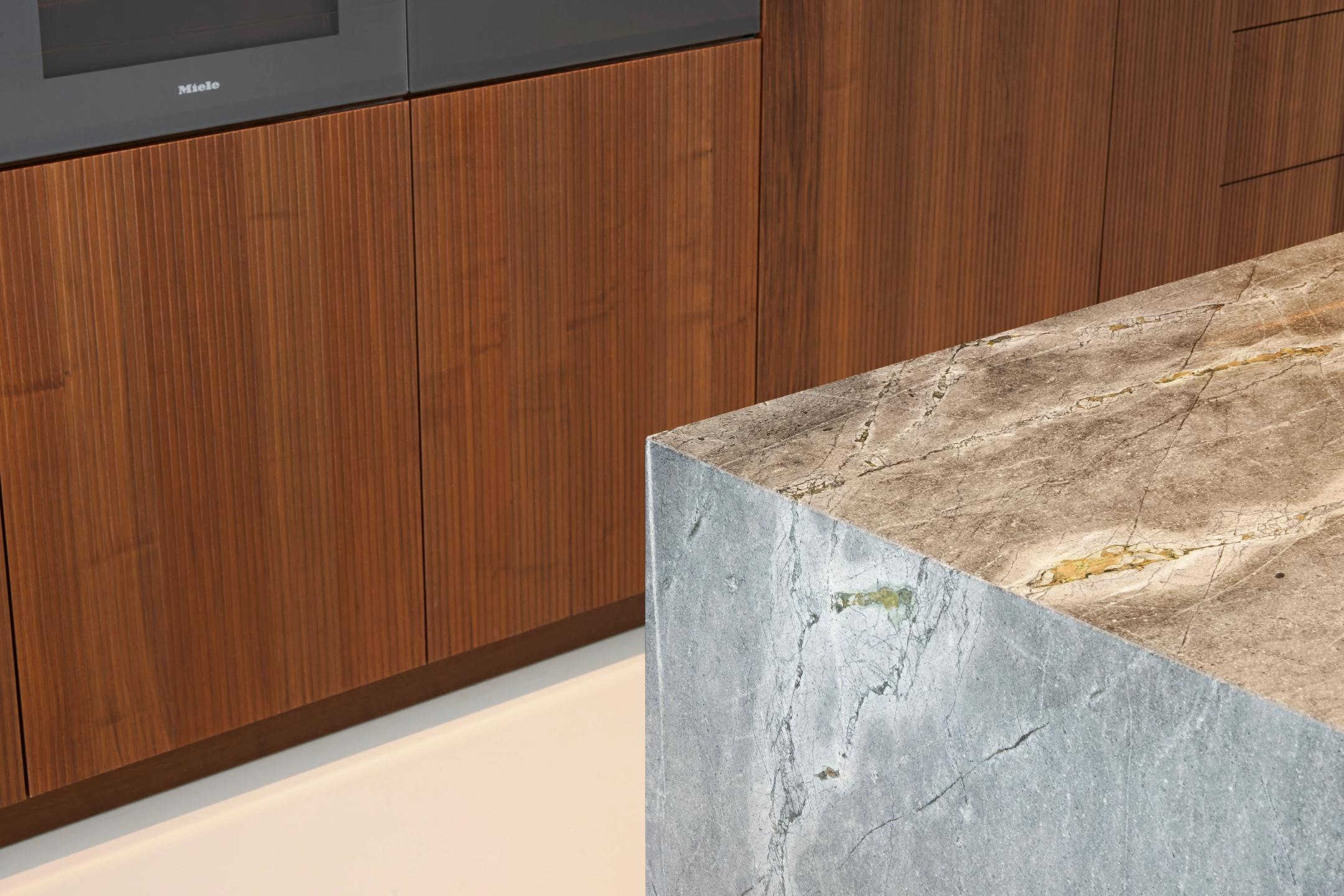 Island mitre details