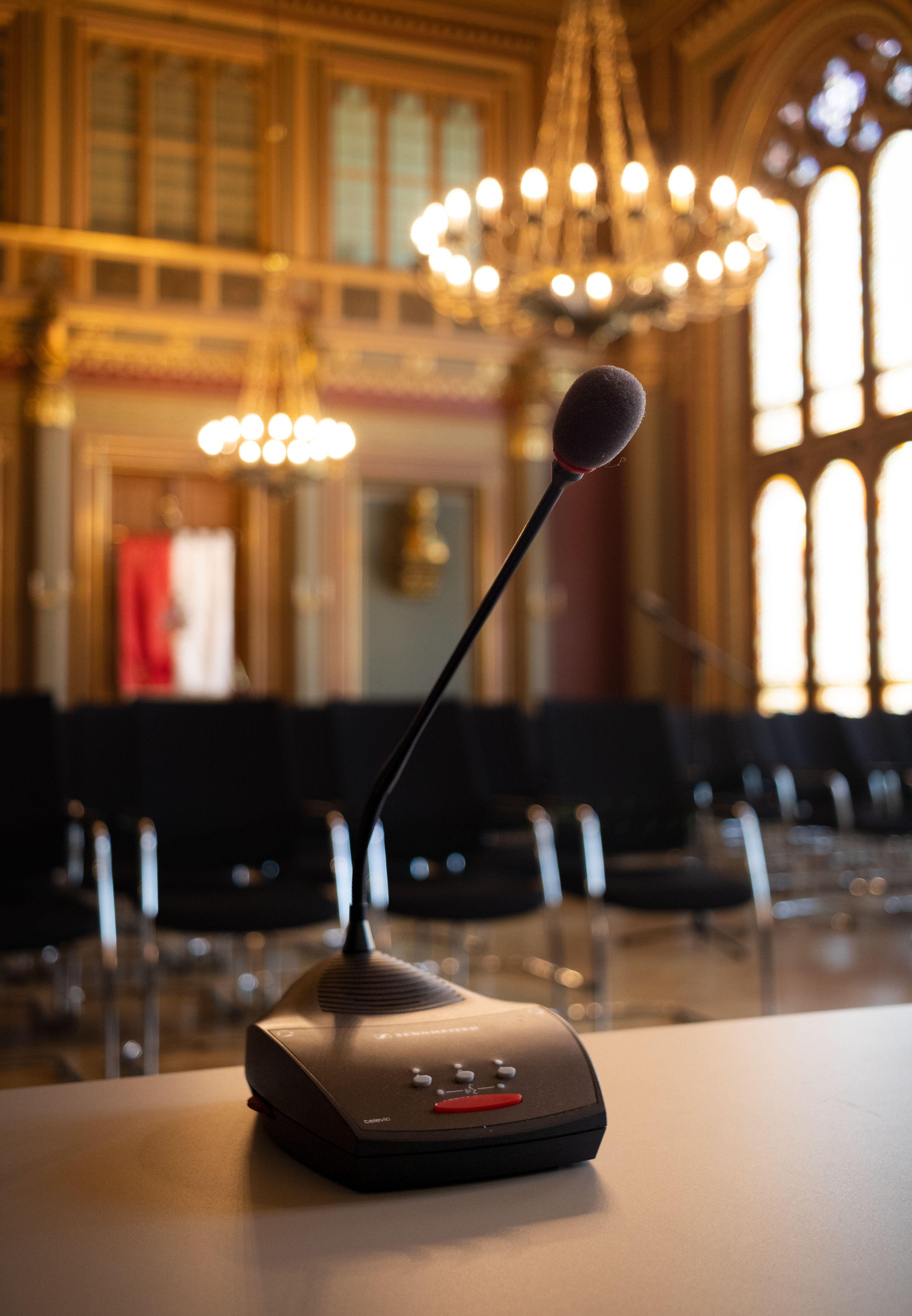 Micro posé sur une table