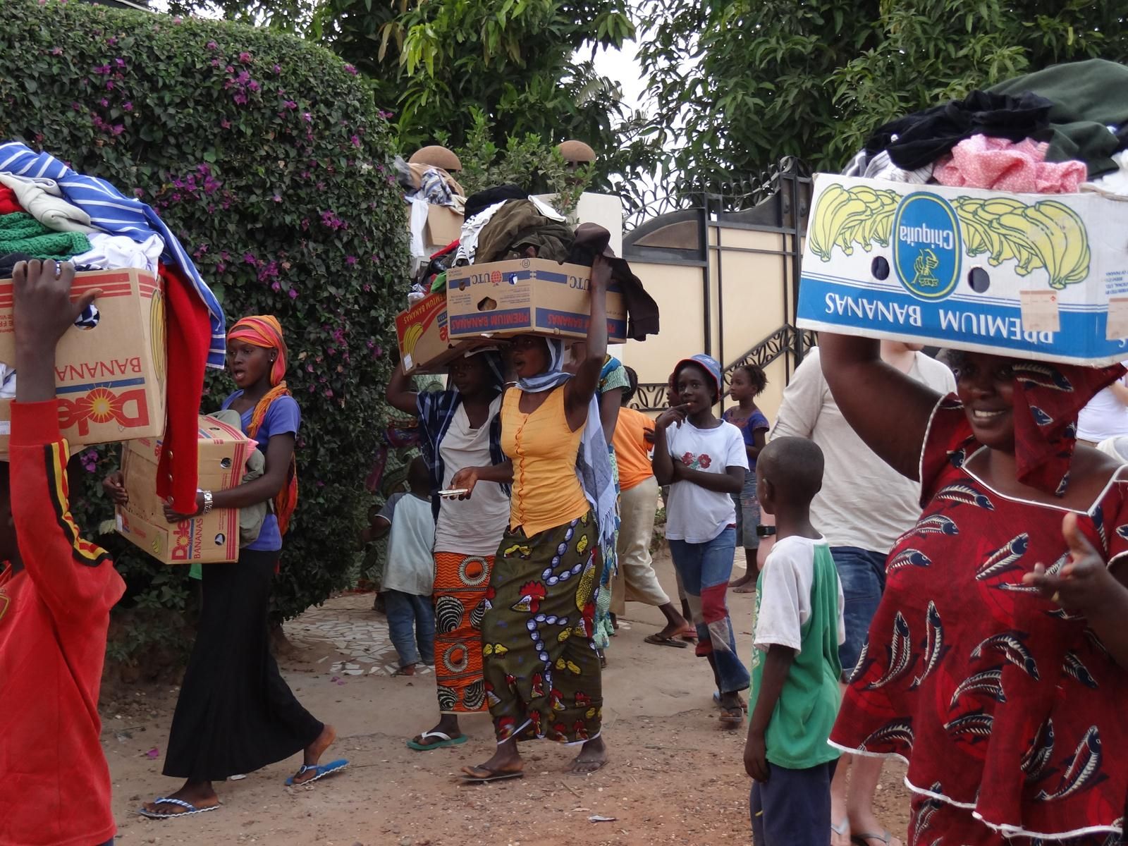 Uitdelen donaties 2011 - Foto 4