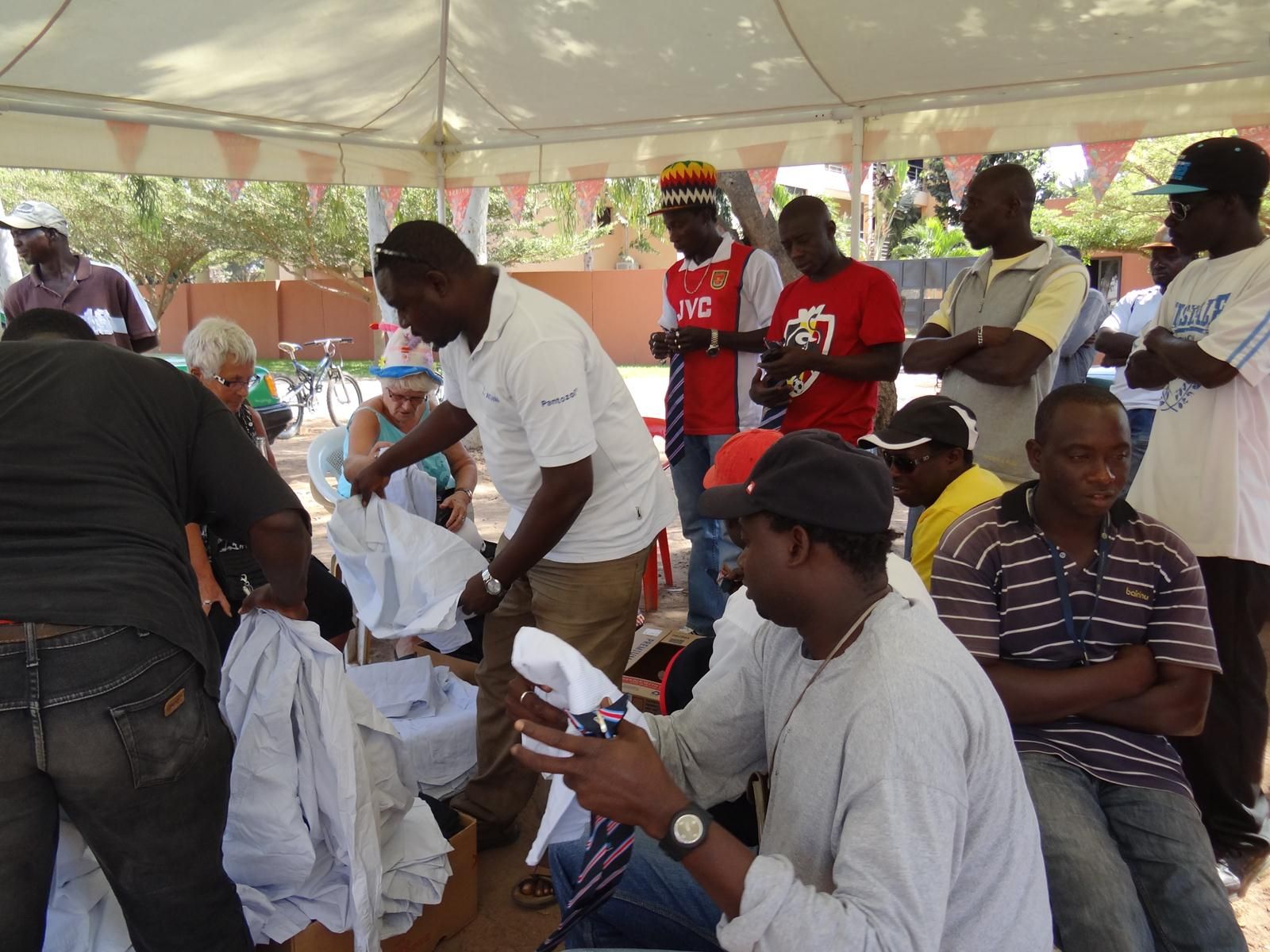 Uitdelen donaties 2011 - Foto 15