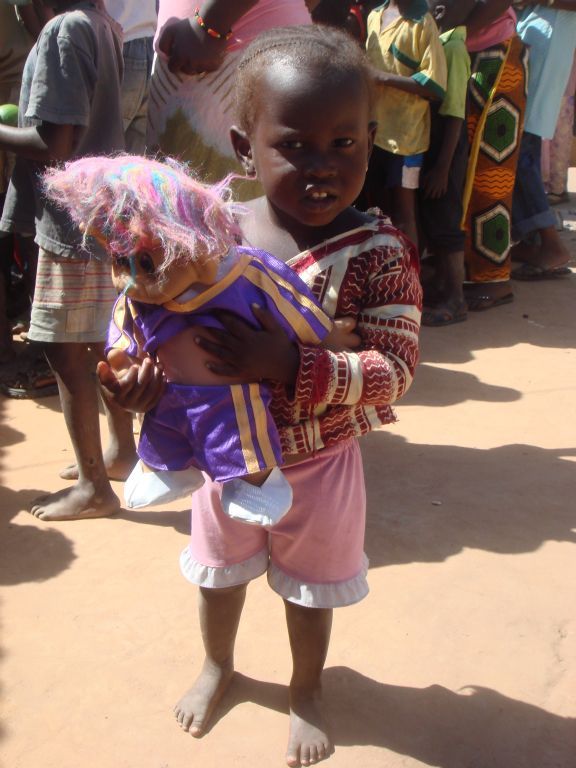 Kleding uitdelen 2012 - Foto 2